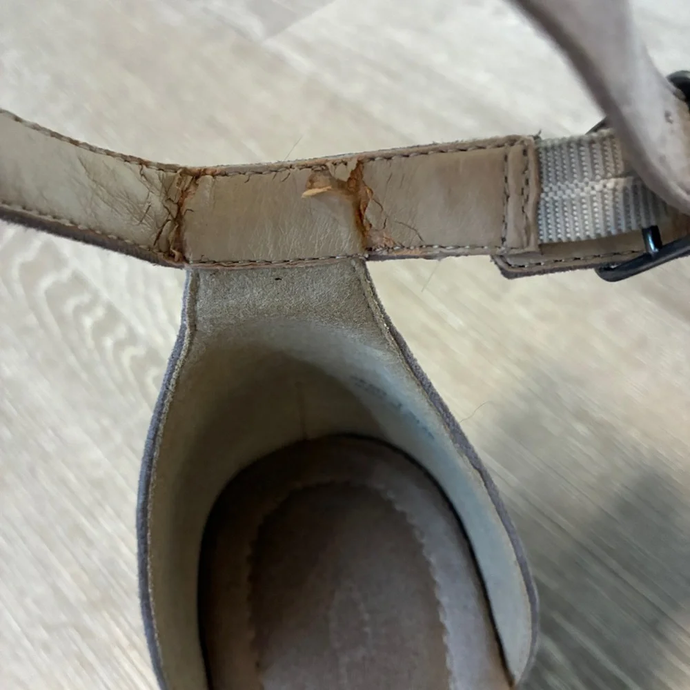 N/A beige gray